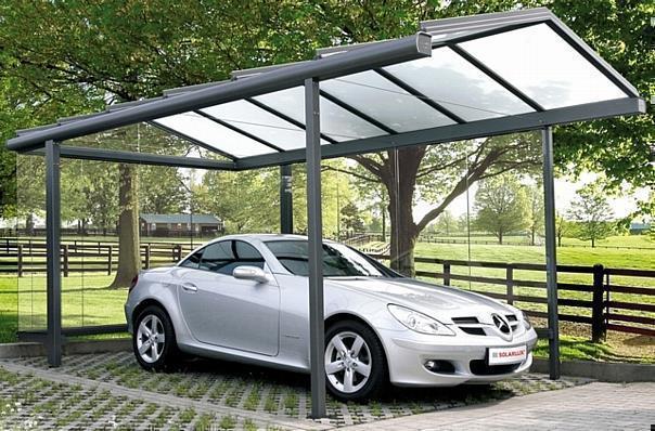 Das SL Cartrium ist ein Carport aus Aluträgern und einem Glasdach, das ein formvollendetes Zuhause fürs Auto bietet. Foto: Solarlux/News-Reporter.NET